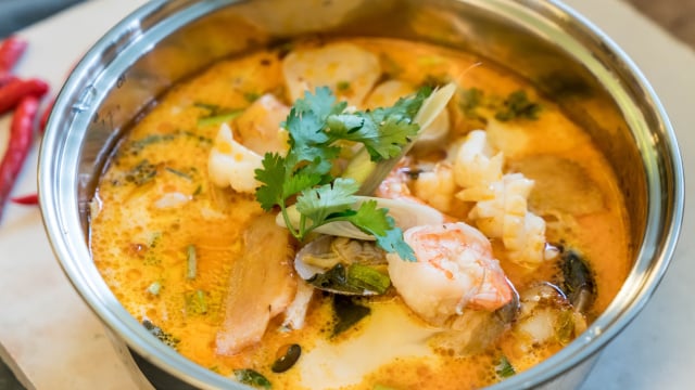 Esse peixe também pode ser preparado em um ensopado aromático (Créditos: Magnific)