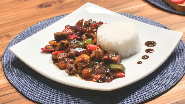 Porco agridoce com arroz branco (Créditos: TudoGostoso)