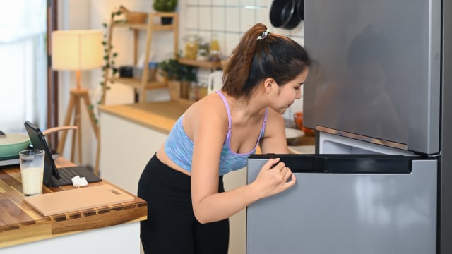 Pensar bem antes de fazer a instalação da geladeira é muito importante para o funcionamento e durabilidade do aparelho (Créditos: Shutterstock)