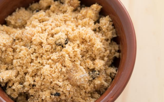 Simples e irresistível: a farofa de manteiga é aquela receita básica de respeito para o Natal (Créditos: TudoGostoso)