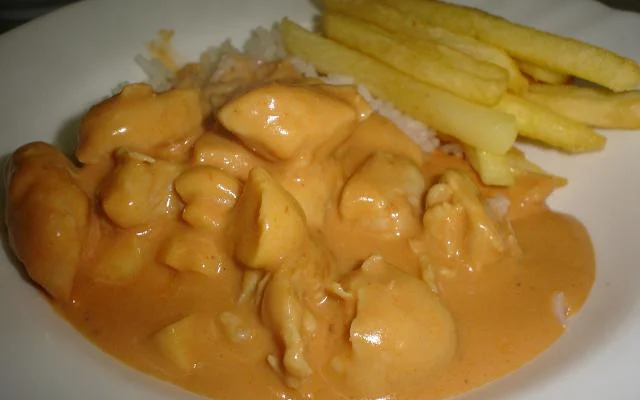 O estrogonofe de frango é um clássico das refeições rápidas (Créditos: Gisele Souza/TudoGostoso)