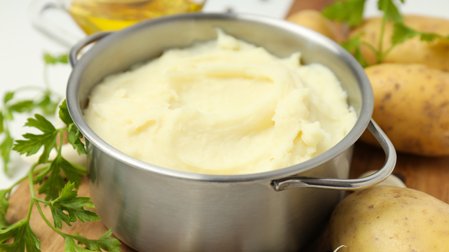 Chef renomado ensina um truque simples para deixar o purê de batatas ainda mais cremoso e saboroso
