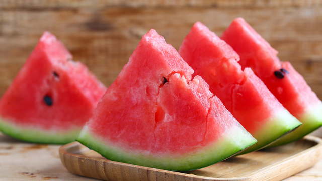 Essa fruta docinha possui inúmeros benefícios. (Créditos: Canva)