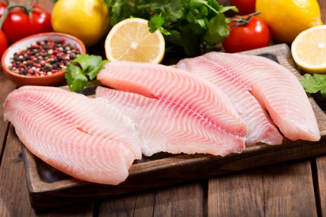 O que é realmente a tilápia? Nutricionista diz se o peixe deve ou não ser consumido