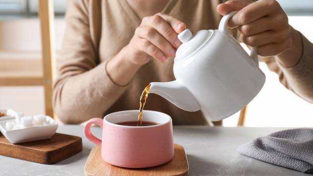 Adeus insônia: desde que aprendi a fazer esse chá relaxante para dormir até o meu humor melhorou durante a semana