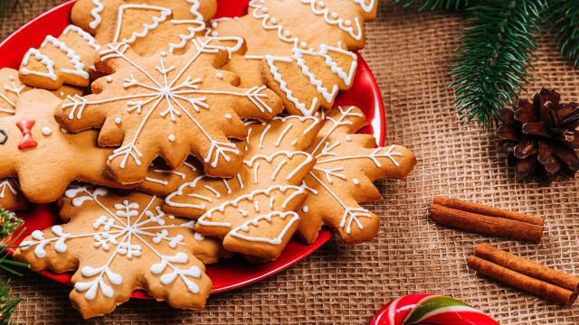 É só chegar o fim do ano que a família começa a cobrar: essa receita de biscoitos de Natal decorados é presença obrigatória em toda ceia
