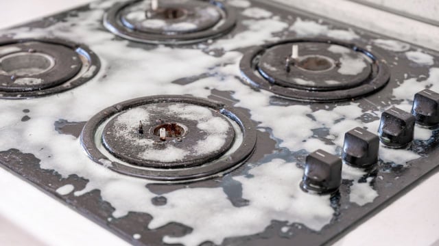 Limpar fogão: aprenda as dicas práticas com receitas caseiras (Créditos: Shutterstock)