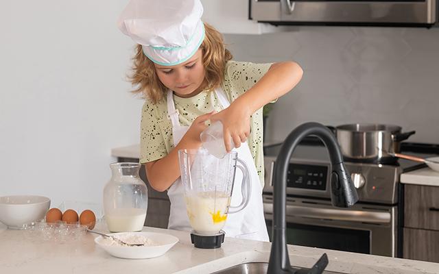 Massa de panqueca simples de liquidificador: meus filhos me obrigam a fazer todo sábado no café da manhã