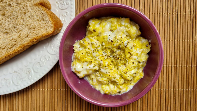 Passei a comer ovo com orégano no café da manhã todos os dias depois que eu descobri esses benefícios