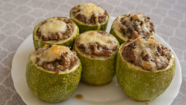 Abobrinha recheada sem forno: o segredo para um prato suculento que fica pronto em menos de 20 minutos