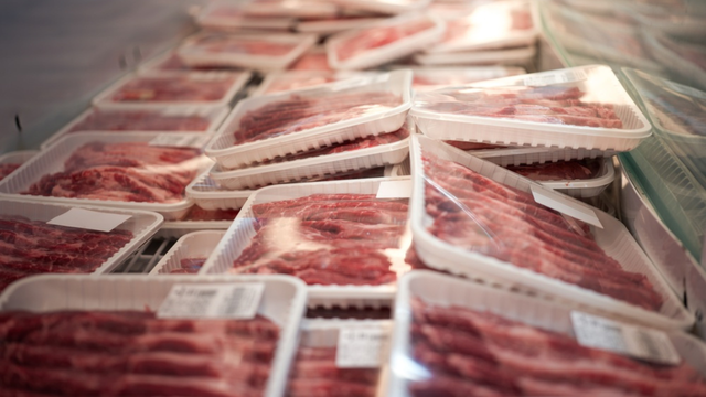 Cientistas criam película biodegradável que pode substituir o plástico nas embalagens de carne