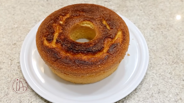 Passo a passo da receita de bolo de limão sem glúten e sem farinha. (créditos: Reprodução/Youtube Isamara Amâncio)