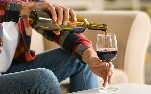 Como conservar uma garrafa de vinho aberta: o truque original de um sommelier para manter a bebida fresquinha