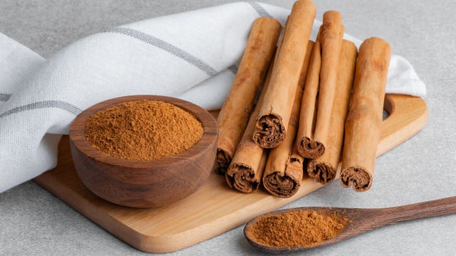 A canela é muito associada ao movimento, à expansão e à abertura de caminhos (Créditos: Shutterstock)