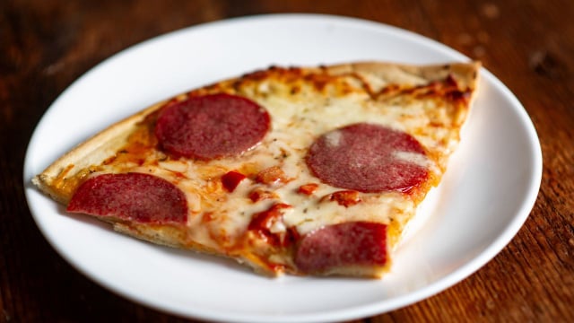 Chefs concordam: esse é o melhor jeito de reaquecer a pizza sem deixar a massa borrachuda