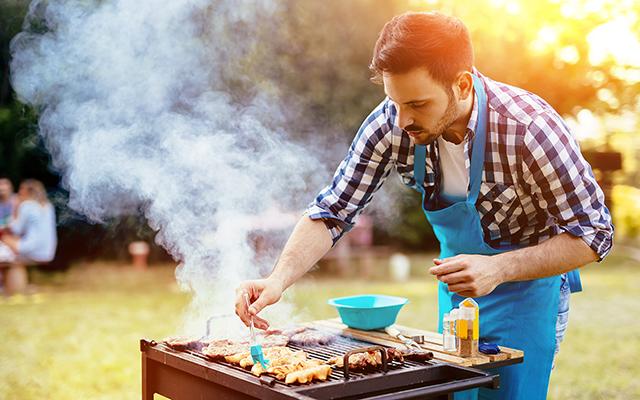 Churrasco de final de semana para iniciantes: aprenda como acender a churrasqueira em 5 passos simples