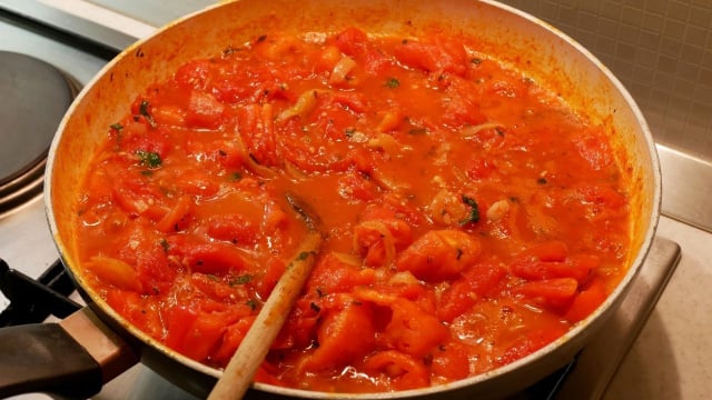 Nuska, uma agricultora: "Para que os tomates fritos cozinhem mais rápido e fiquem mais saborosos, não use óleo, apenas esprema-os bem antes.