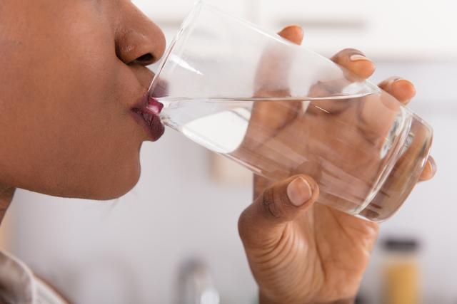 Lista de bebidas que mais nos hidratam não tem água no pódio e a ganhadora vai te surpreender!