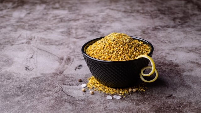 Praticidade na cozinha com temperos feitos à mão que transformam o sabor de carnes e vegetais. (Foto: Shutterstock)