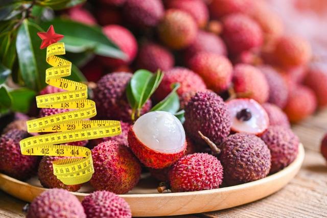 3 benefícios que vão te convencer a incluir a lichia na sua ceia (pra não engordar no Natal!)