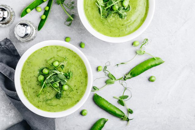 Sopa de ervilha tradicional é fácil de preparar e leva poucos ingredientes. (créditos: Shutterstock)