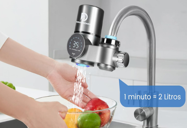 Torneira com purificador digital que garante água limpa e prática, filtrando cerca de 2 litros por minuto diretamente da pia (Divulgação: Amazon).