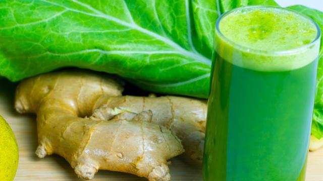 Suco de couve e gengibre é uma opção saudável para a dieta e ajuda a emagrecer. Veja como preparar!