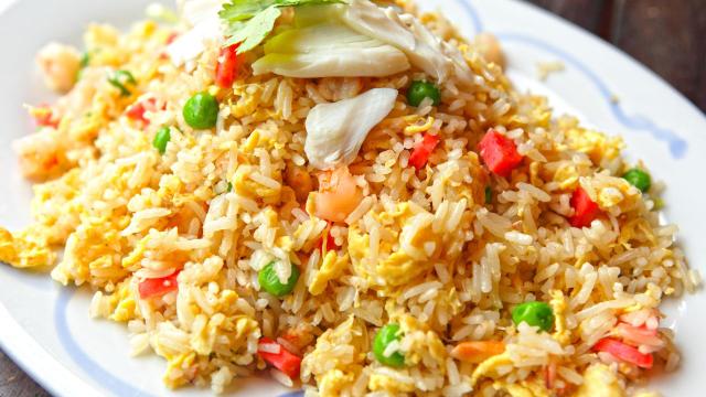 Receita de arroz diferente e deliciosa para variar o cardápio da semana se você enjoou do mesmo preparo de sempre!