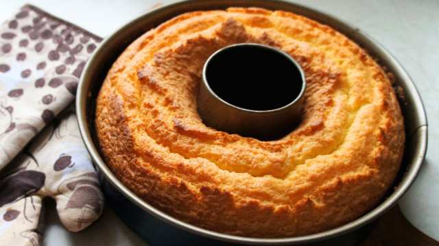 Para fazer no lanche da tarde: esse bolo fofo de tapioca é minha receita predileta para acompanhar um cafezinho