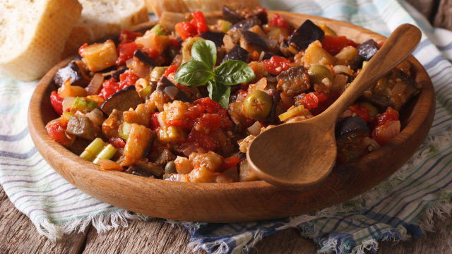Desde que aprendi essa receita tenho vontade de comer legumes assim todo dia: combina com tudo e também serve de aperitivo