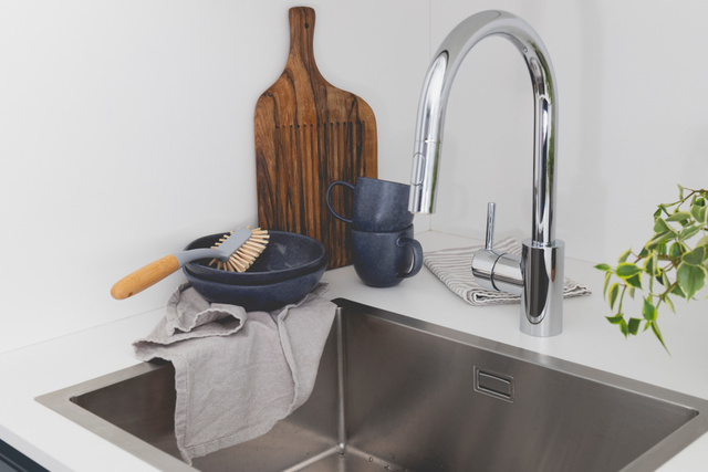 Tem bactéria nesse pano de pia! Saiba como higienizar se não for descartar e o tempo útil de uso