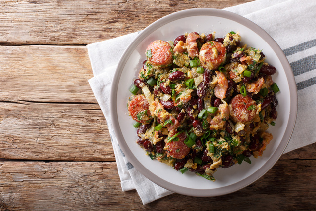 Onde provar o melhor feijão tropeiro feito com linguiça artesanal em Minas Gerais