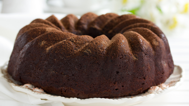 Sem açúcar e sem farinha: como fazer um bolo de chocolate que parece uma esponja de tão macio para acompanhar o lanche da tarde