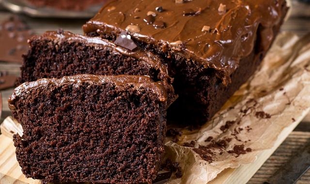 Como deixar o bolo chocolatudo com um truque de chef: todo mundo vai amar essa receita