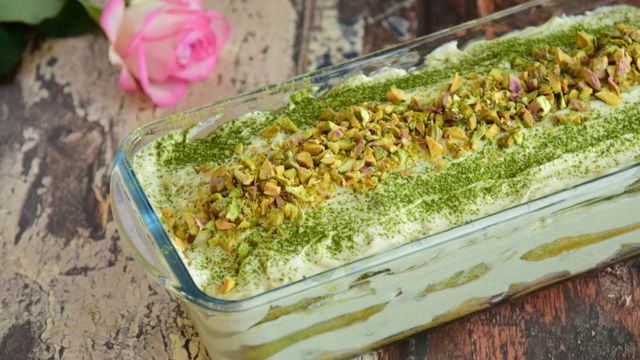 Procurando uma sobremesa para o almoço de Páscoa? Esse tiramisù de pistache vai arrancar suspiros da sua família