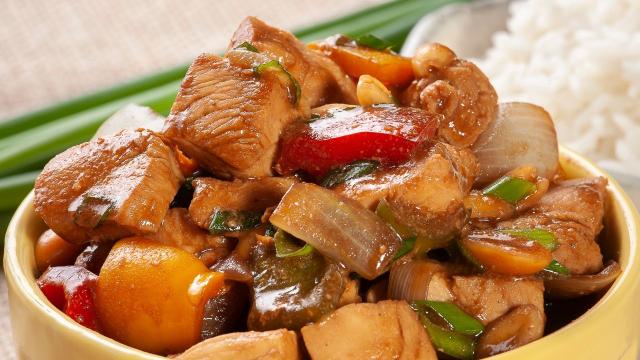 Frango xadrez simples e delicioso para variar o cardápio: receita chinesa é fácil de fazer e todo mundo gosta