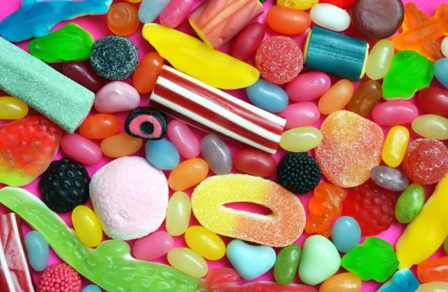 Polêmica: corante em alimentos pode danificar DNA ou não? Veja o que a Anvisa tem a dizer!