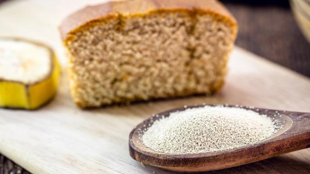 Não é só fermento que faz os bolos e os pães crescerem: essa mistura caseira pode te salvar quando esse ingrediente acabar