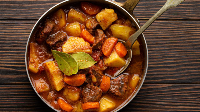 Jordi Cruz, 47, chef: "O melhor ensopado de carne não leva água; é feito com 500 ml de vinho tinto e 2 litros de caldo."