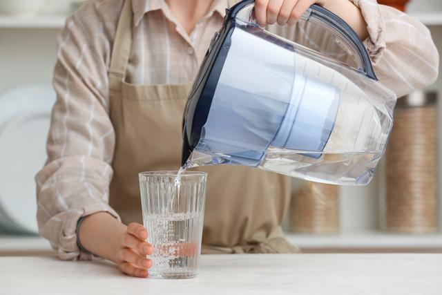 Já ouviu dizer que beber água demais faz mal? Descubra se excesso da bebida faz mal à saúde
