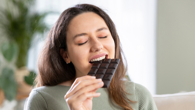 Isso é o que acontece com o seu corpo se você comer chocolate 70% todos os dias