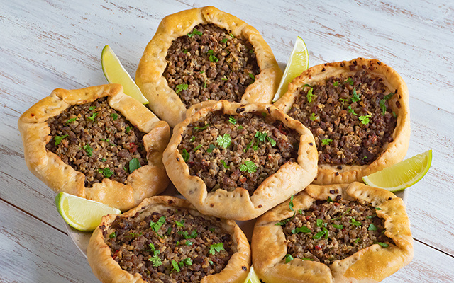 Esfiha caseira na airfryer: um lanche rápido, prático que fica pronto em minutos