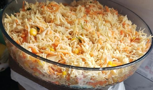 Salpicão de frango para toda a família: receita da minha avó é campeã, sempre que faço acaba em minutos!