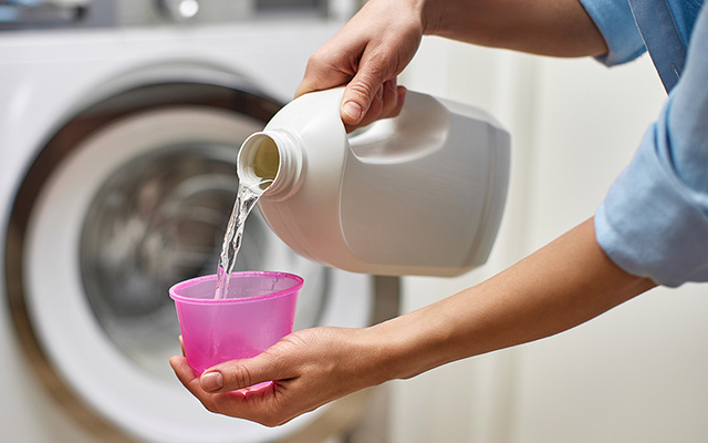 Fernanda Garcia, professora de química: "Isso é uma das piores coisas que você pode fazer (com água sanitária) na sua casa"
