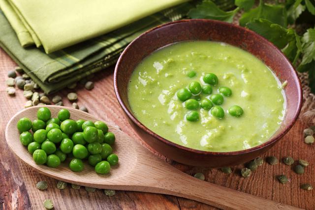 Sopa de ervilha é uma sugestão para os dias frios. (créditos: Shutterstock)