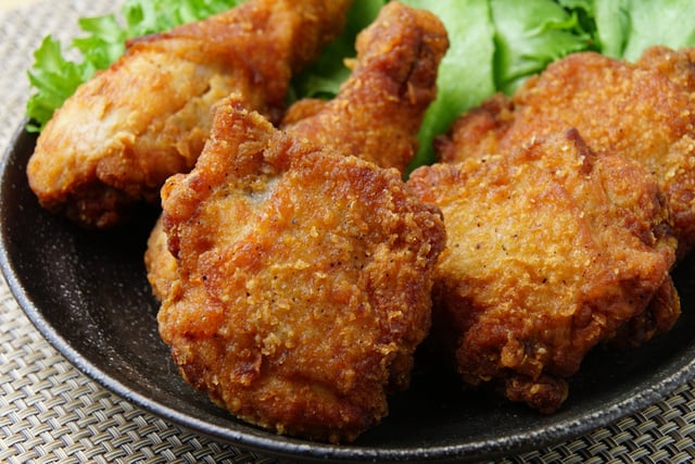 Como fazer frango frito crocante por fora e suculento por dentro: o segredo para ficar igual dos restaurantes