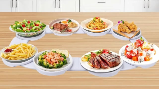 Essa bandeja giratória acaba com a bagunça na hora de servir as refeições na mesa e está com 57% de desconto