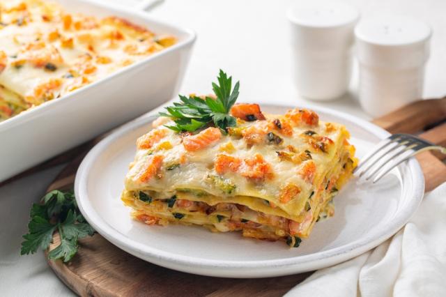 Nem bolonhesa, nem frango: essa lasanha de queijo com alho-poró é a receita perfeita para um almoço delicioso e você vai querer fazer todo dia