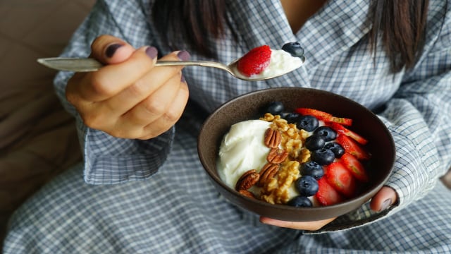 O que comer no café da manhã para cuidar do intestino? TudoGostoso lista 8 opções e os alimentos para evitar