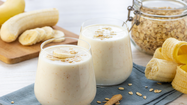 Os excelentes benefícios de comer banana com aveia, uma combinação saudável perfeita